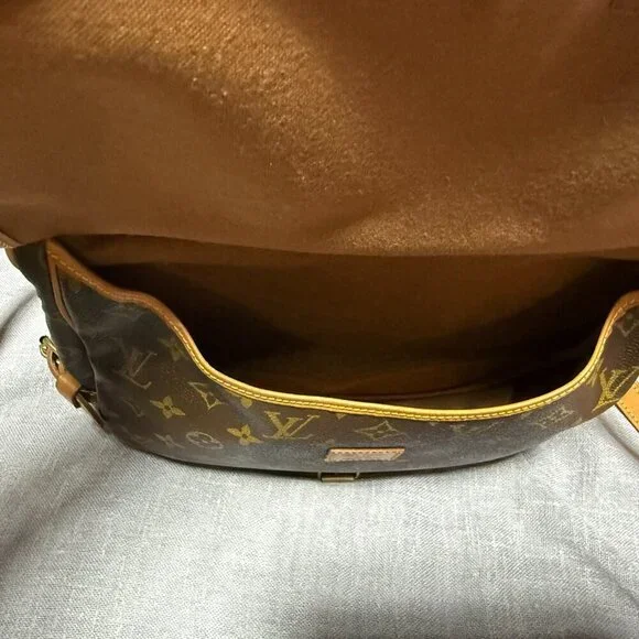 **Authentic** Louis Vuitton Saumur 30 - Picture 10 of 15
